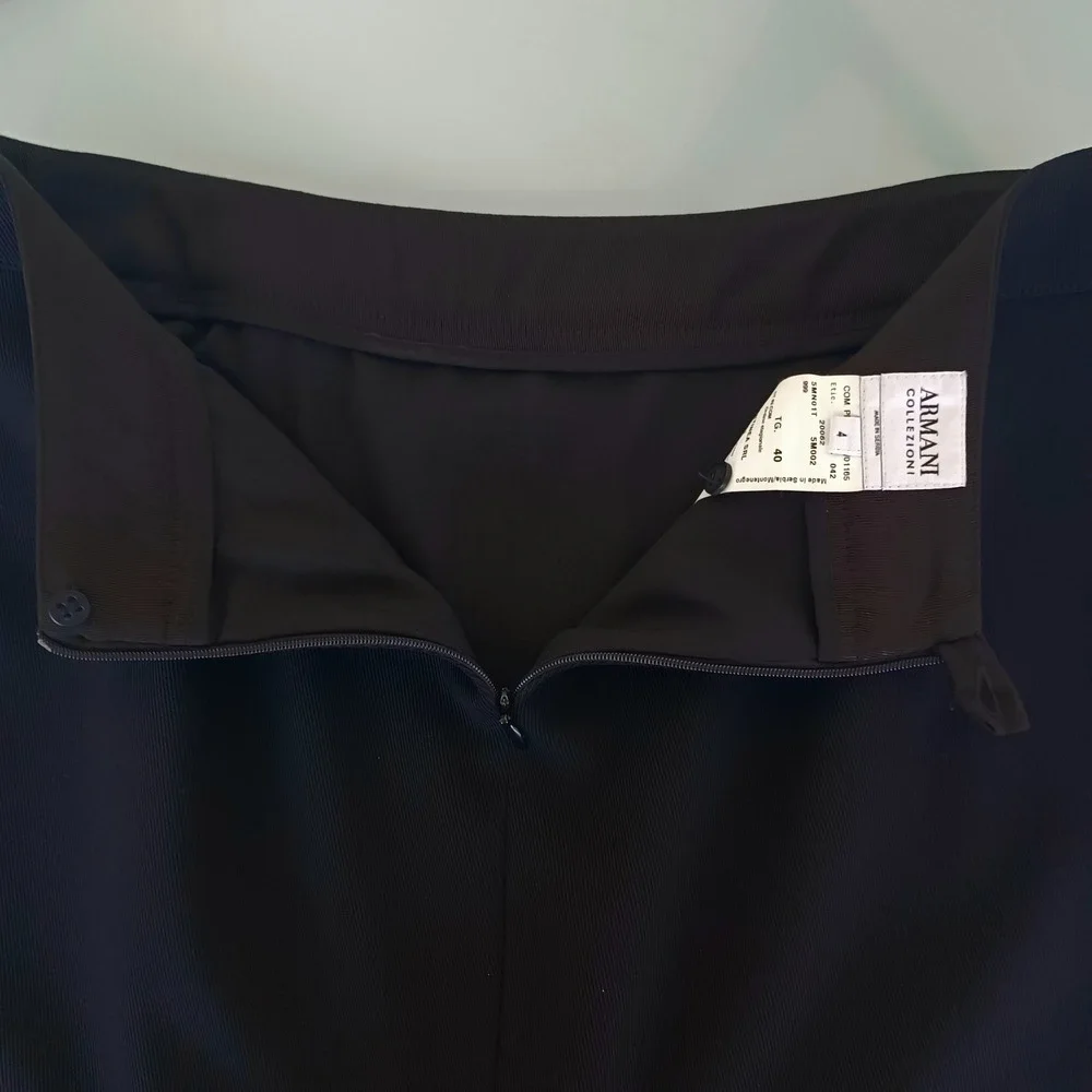 Armani Collezioni Black Tailored Pencil Skirt Size 4 Professional Lined 40